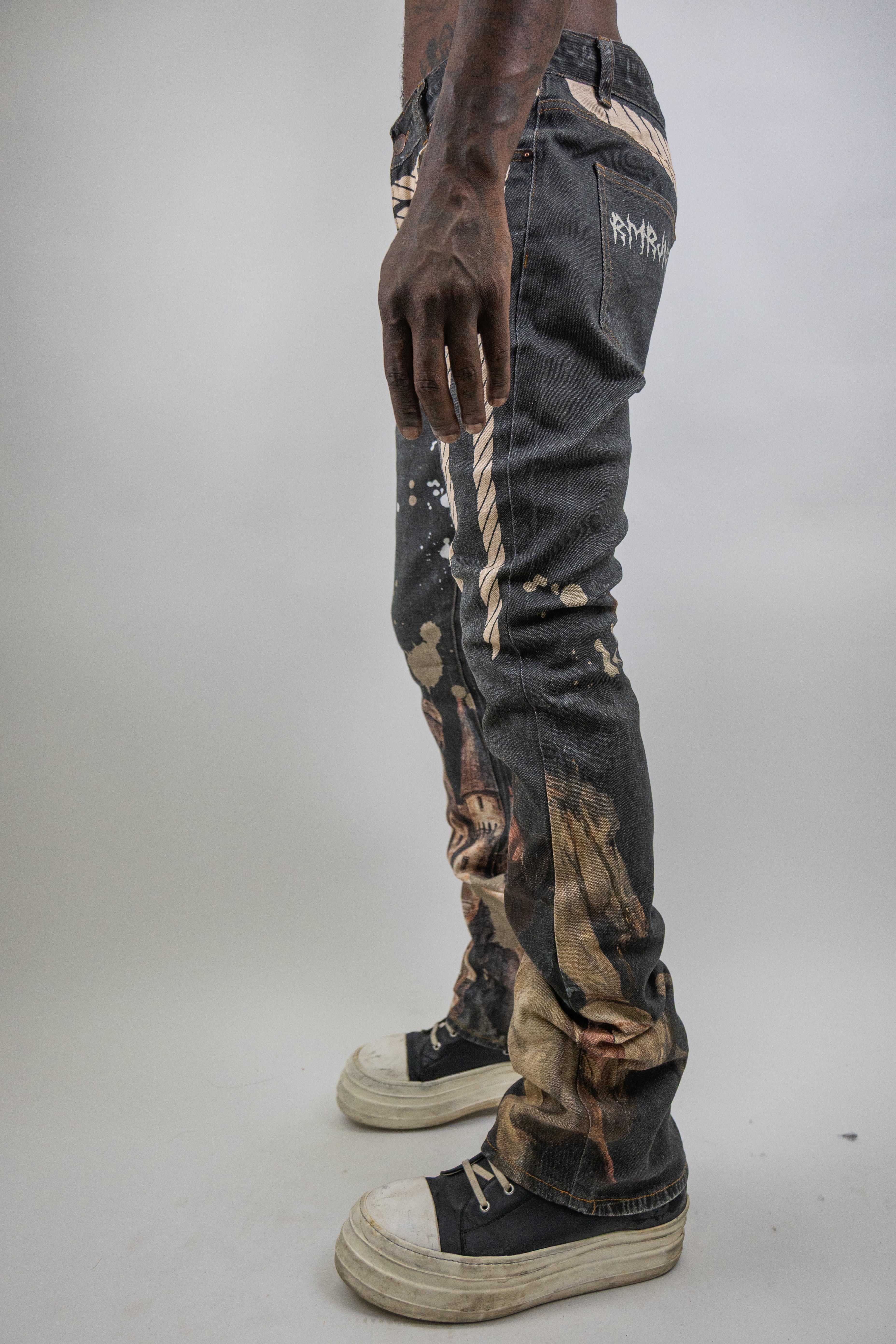 RM203SK - Graphic Printed Stacked Jeans