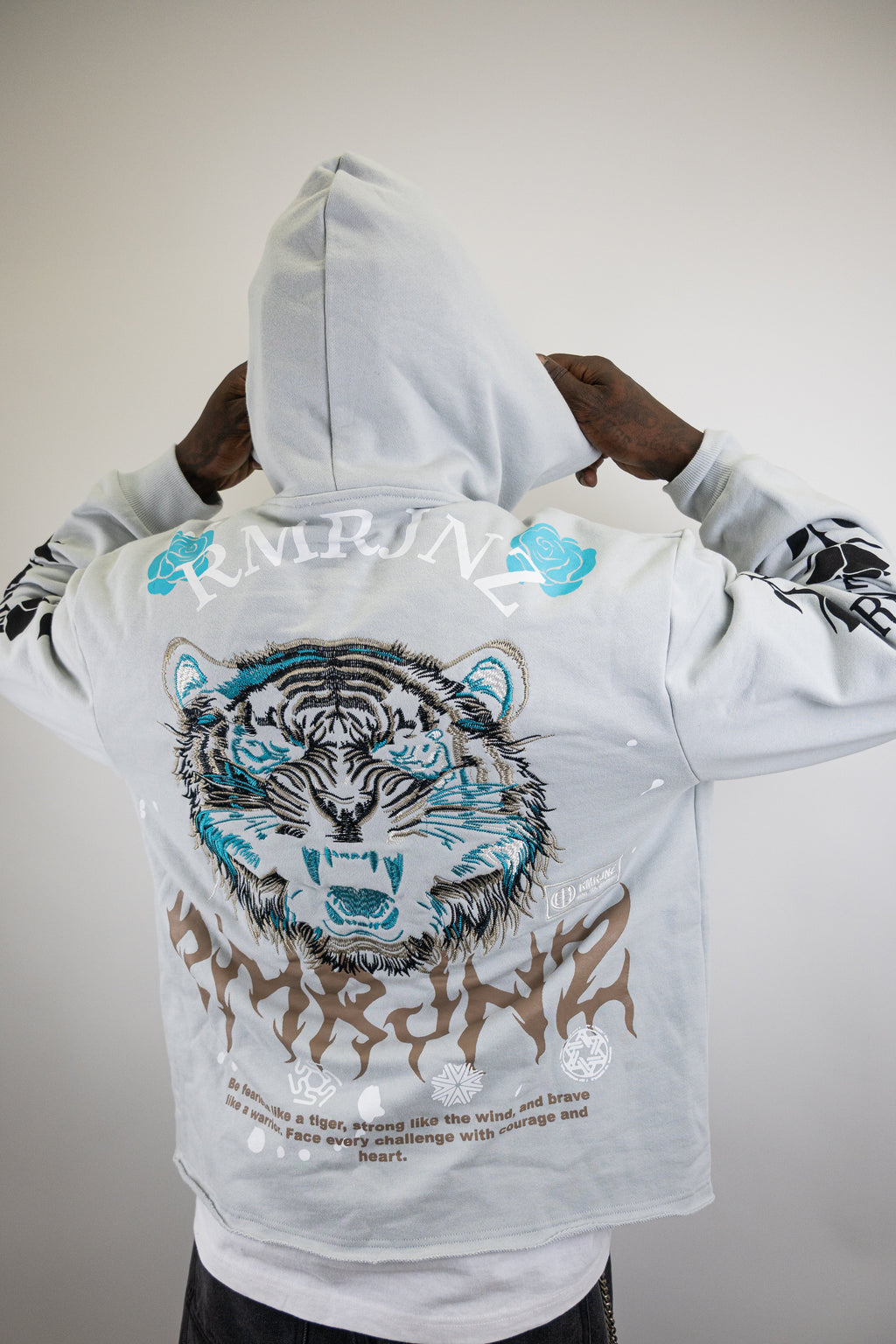 RM1185C Tiger Cropped Hoodie