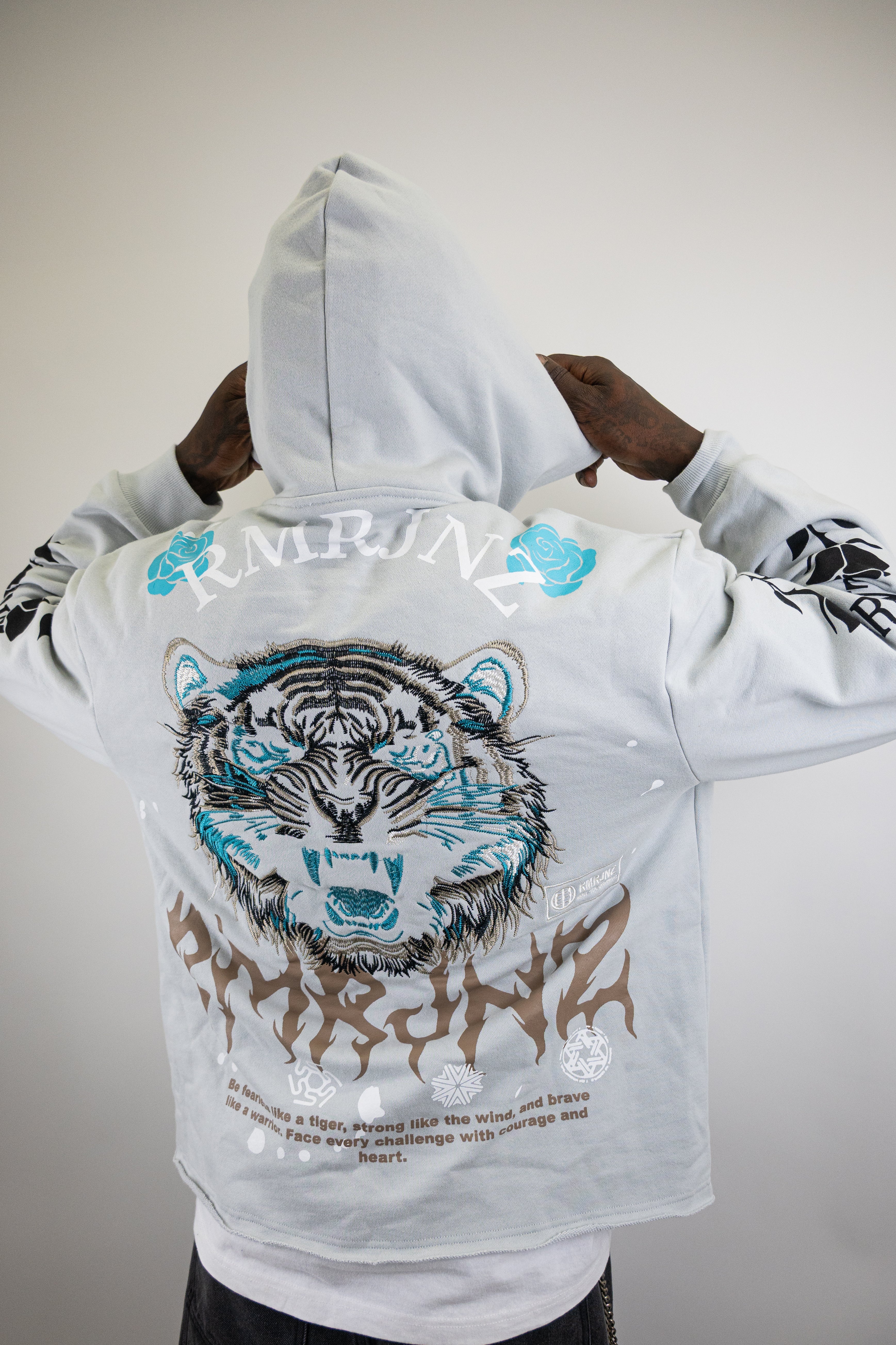 RM1185C Tiger Cropped Hoodie