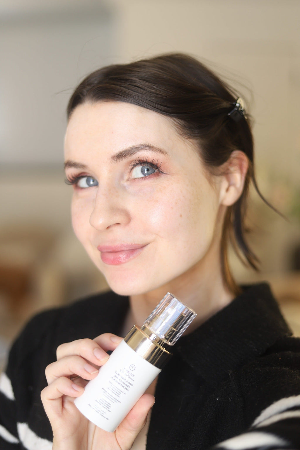Gluten-Free Exfoliating Face Scrub – Nut-Free, Vegan, with Hyaluronic Acid & Jojoba Beads