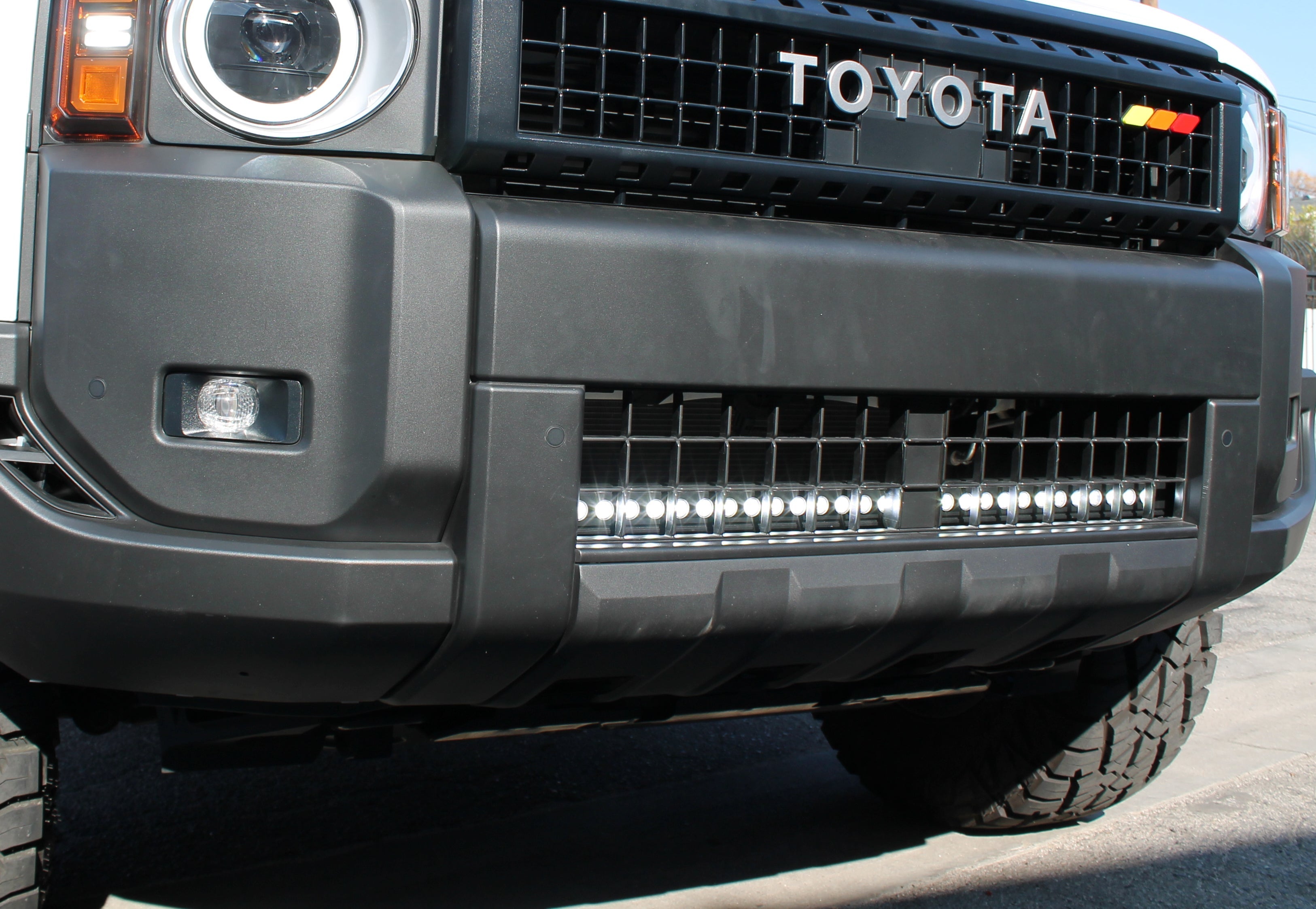 2024+ Toyota Land Cruiser Single 30in Light Bar SLIM